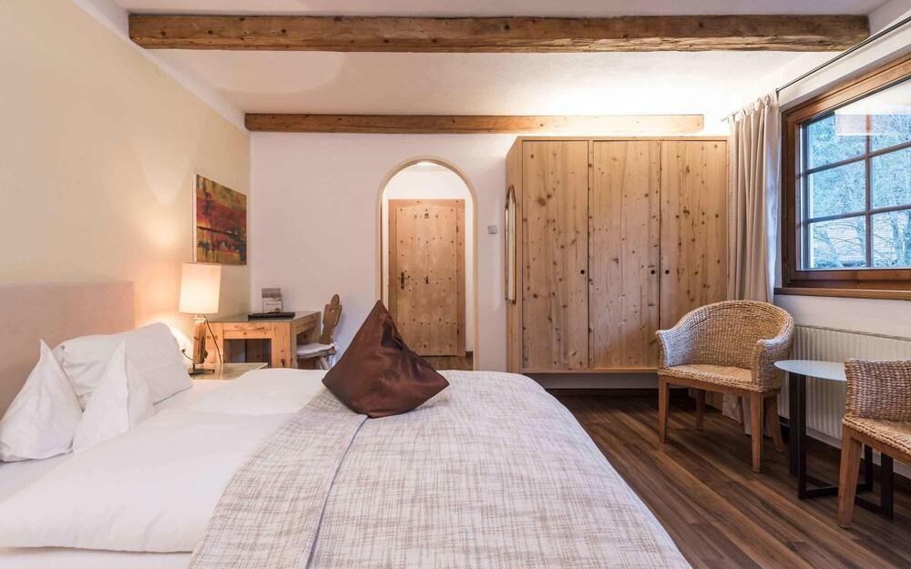 Strasserwirt - Ansitz Zu Tirol Strassen Bagian luar foto