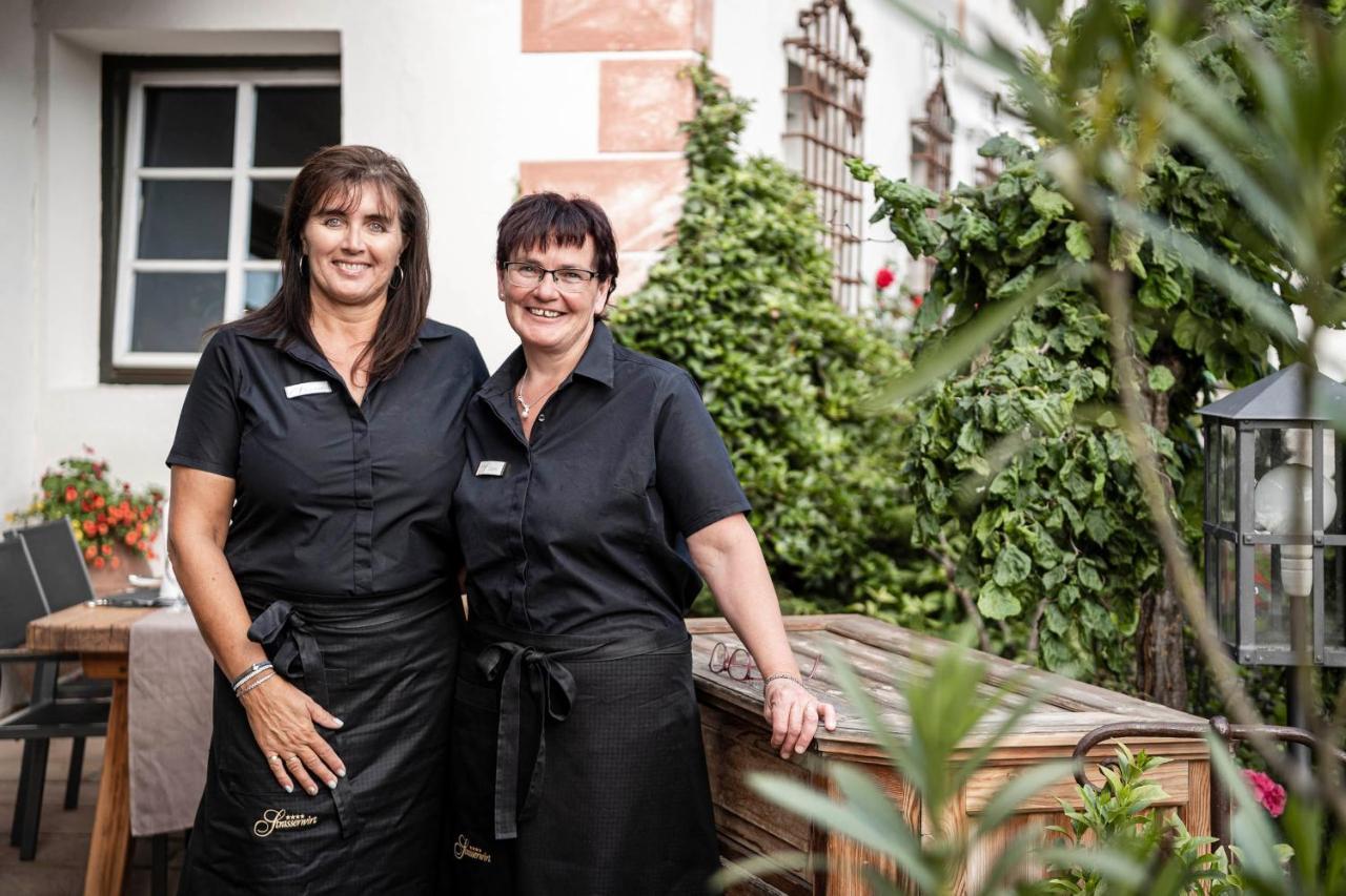 Strasserwirt - Ansitz Zu Tirol Strassen Bagian luar foto