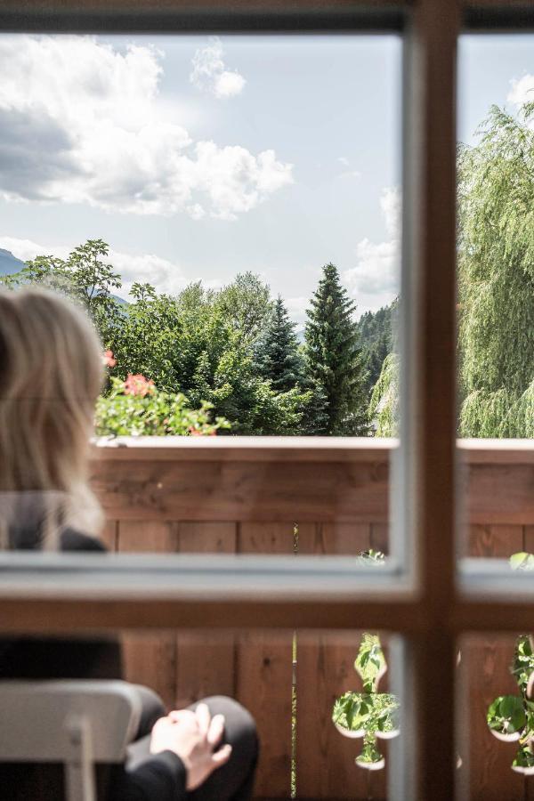Strasserwirt - Ansitz Zu Tirol Strassen Bagian luar foto