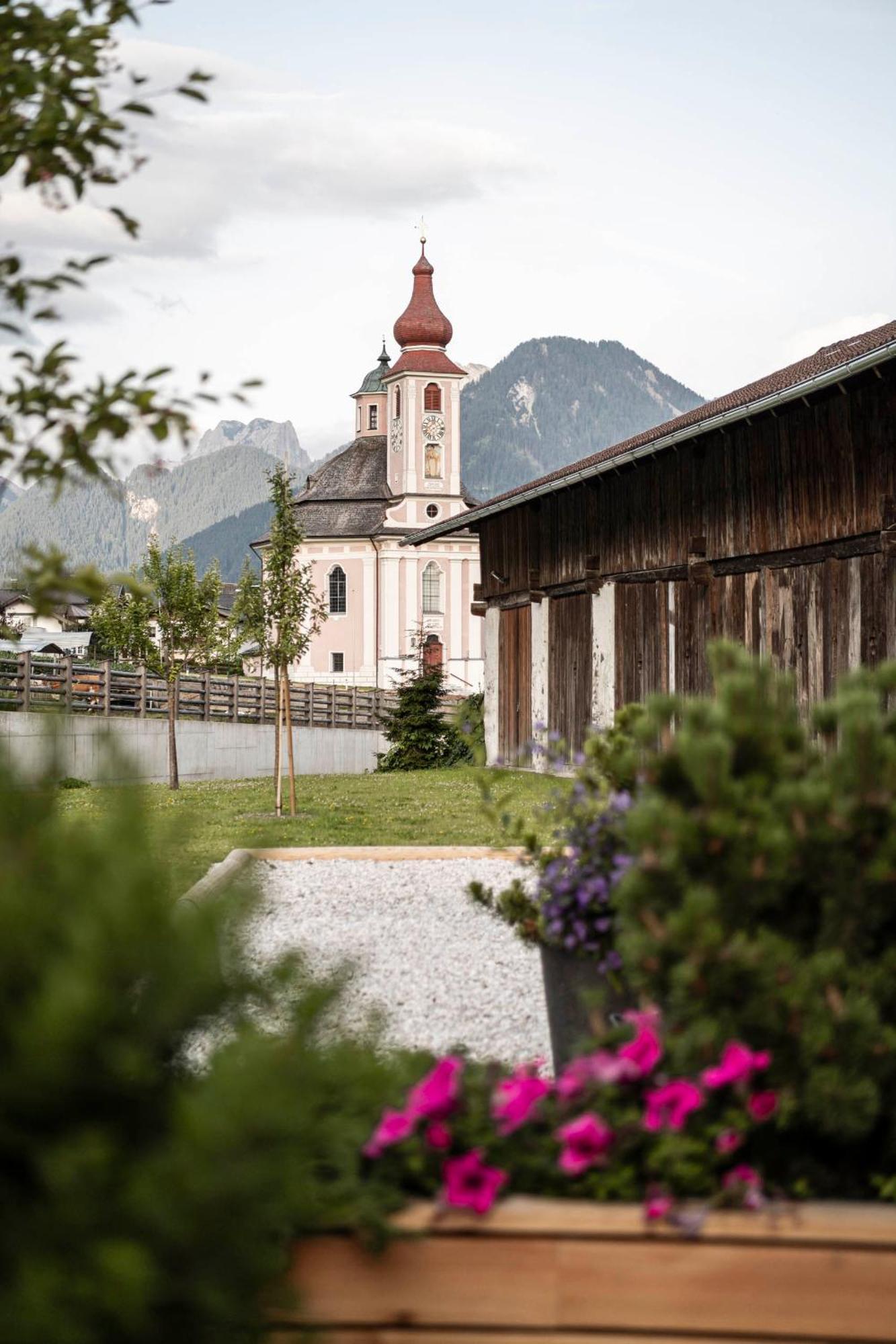 Strasserwirt - Ansitz Zu Tirol Strassen Bagian luar foto