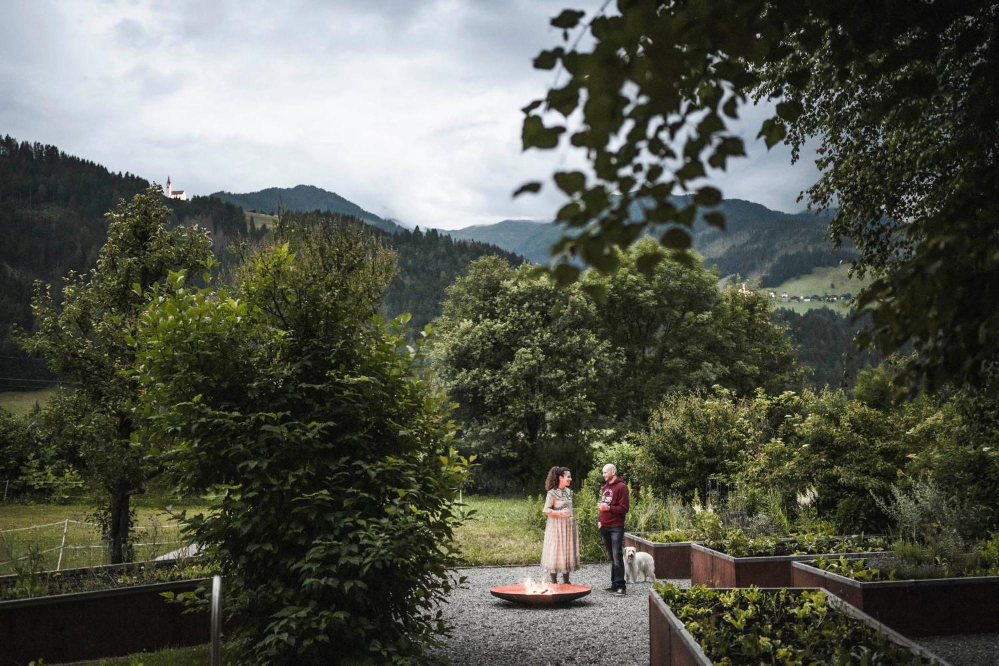 Strasserwirt - Ansitz Zu Tirol Strassen Bagian luar foto