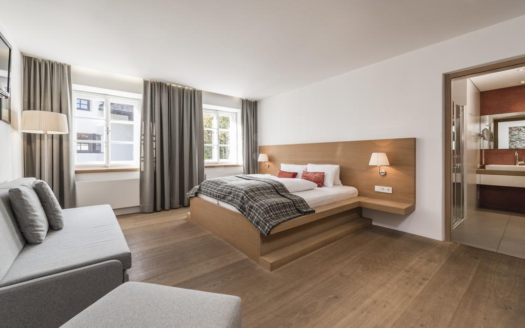 Strasserwirt - Ansitz Zu Tirol Strassen Bagian luar foto